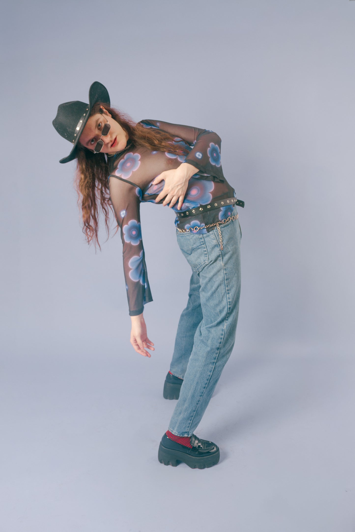 Blusa mesh manga campana flores moradas