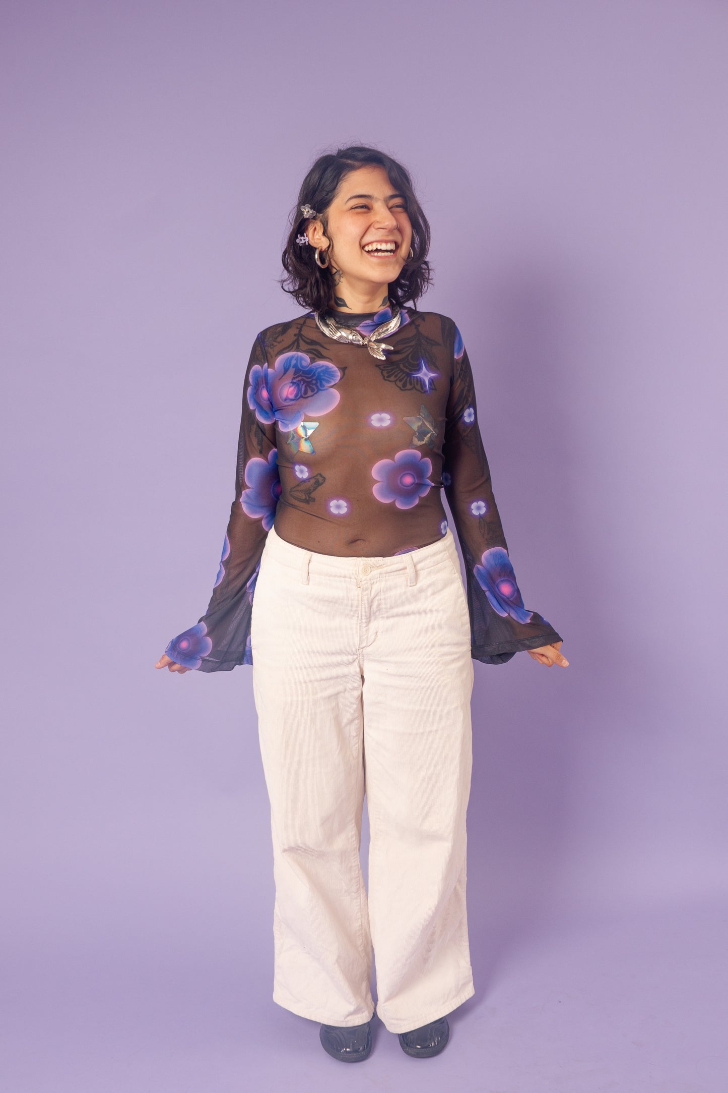 Blusa mesh manga campana flores moradas