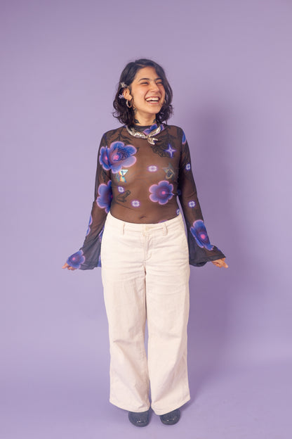 Blusa mesh manga campana flores moradas