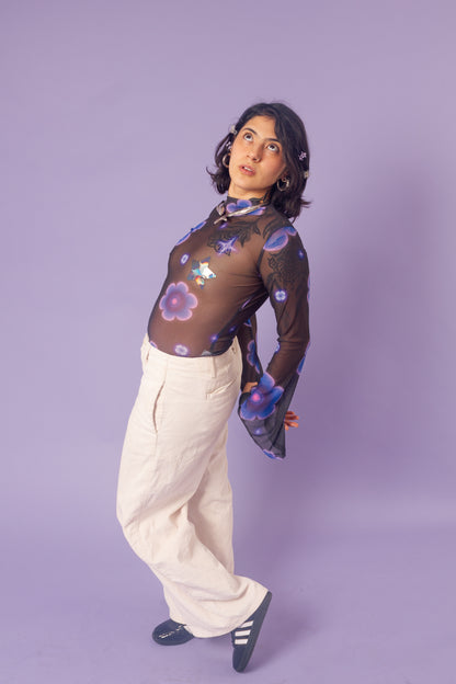 Blusa mesh manga campana flores moradas