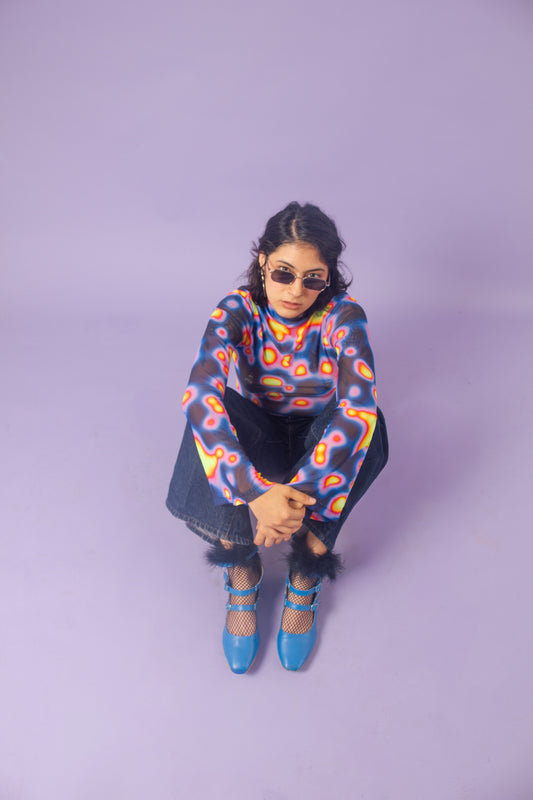 Blusa mesh manga campana lava negra